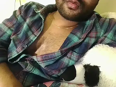 Snapshot of SHENOY3 chatting on 5, 3, 2025 SHENOY3 online show from 5, 3, 2025