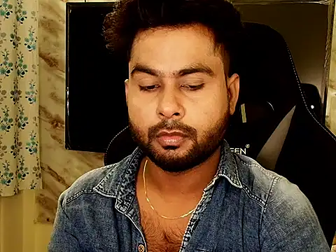 Snapshot of SHENOY3 chatting on 8, 9, 2025 SHENOY3 online show from 8, 9, 2025