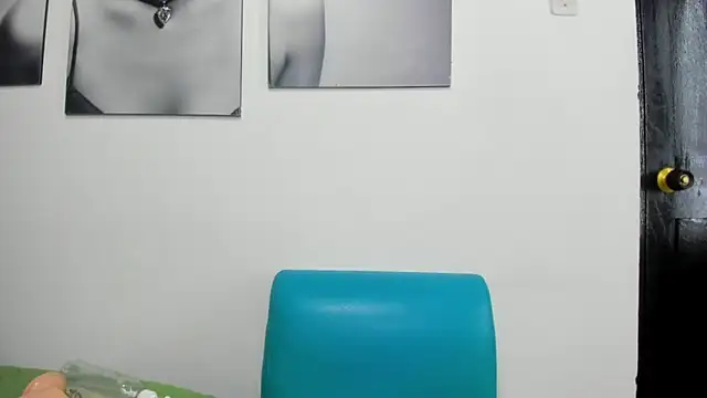 Snapshot of izzy_cum chatting on 14, 12, 2024 izzy cum online show from 14, 12, 2024
