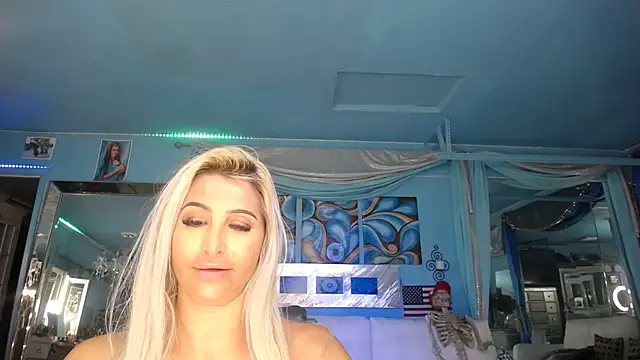 Snapshot of ADRIANNA_FOX chatting on 10, 2, 2025 ADRIANNA FOX online show from 10, 2, 2025