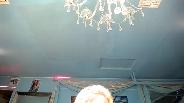 Snapshot of ADRIANNA_FOX chatting on 15, 2, 2025 ADRIANNA FOX online show from 15, 2, 2025