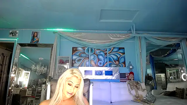 Snapshot of ADRIANNA_FOX chatting on 18, 2, 2025 ADRIANNA FOX online show from 18, 2, 2025