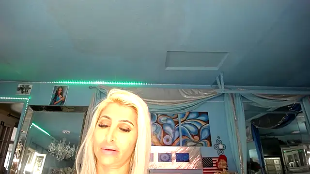 Snapshot of ADRIANNA_FOX chatting on 19, 2, 2025 ADRIANNA FOX online show from 19, 2, 2025