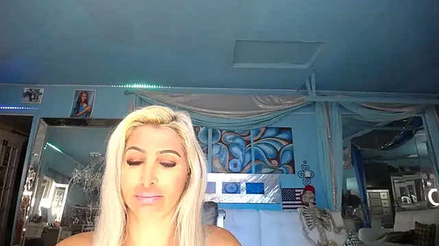 Snapshot of ADRIANNA_FOX chatting on 1, 3, 2025 ADRIANNA FOX online show from 1, 3, 2025
