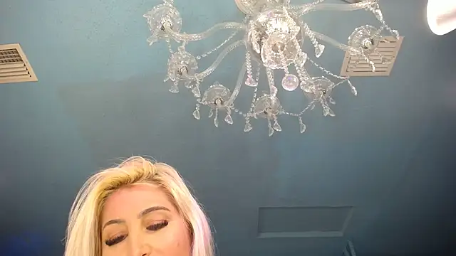 Snapshot of ADRIANNA_FOX chatting on 3, 3, 2025 ADRIANNA FOX online show from 3, 3, 2025
