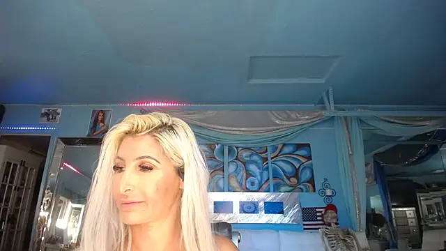 Snapshot of ADRIANNA_FOX chatting on 9, 3, 2025 ADRIANNA FOX online show from 9, 3, 2025