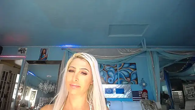 Snapshot of ADRIANNA_FOX chatting on 9, 3, 2025 ADRIANNA FOX online show from 9, 3, 2025