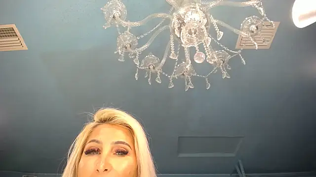 Snapshot of ADRIANNA_FOX chatting on 18, 3, 2025 ADRIANNA FOX online show from 18, 3, 2025