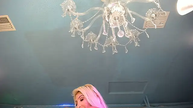 Snapshot of ADRIANNA_FOX chatting on 18, 3, 2025 ADRIANNA FOX online show from 18, 3, 2025