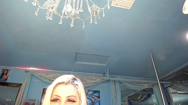 Snapshot of ADRIANNA_FOX chatting on 16, 9, 2025 ADRIANNA FOX online show from 16, 9, 2025
