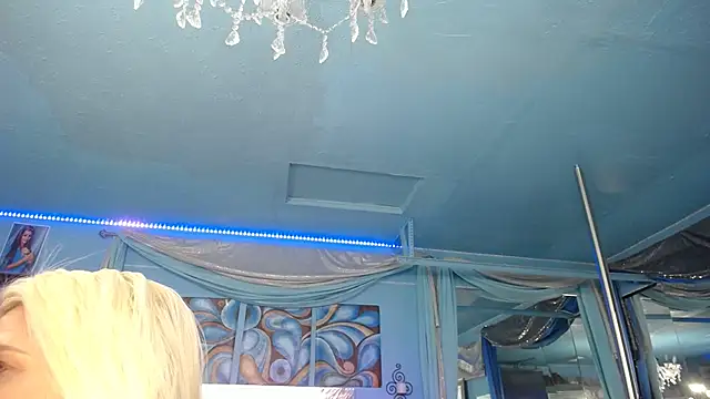 Snapshot of ADRIANNA_FOX chatting on 14, 10, 2025 ADRIANNA FOX online show from 14, 10, 2025