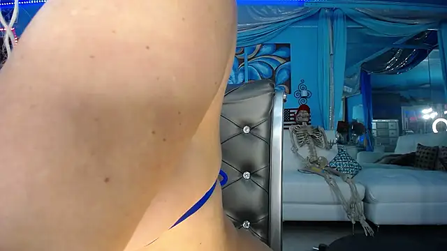 ADRIANNA FOX online show from 26, 4, 2026