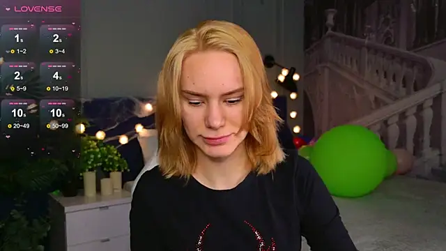 Snapshot of Ramona___ chatting on 22, 10, 2025 Ramona    online show from 22, 10, 2025