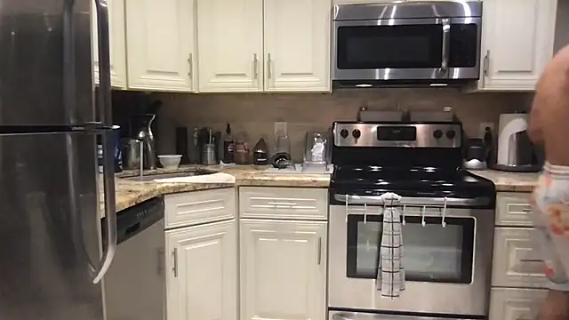 Snapshot of BigGuyMuscle chatting on 28, 9, 2025 BigGuyMuscle online show from 28, 9, 2025