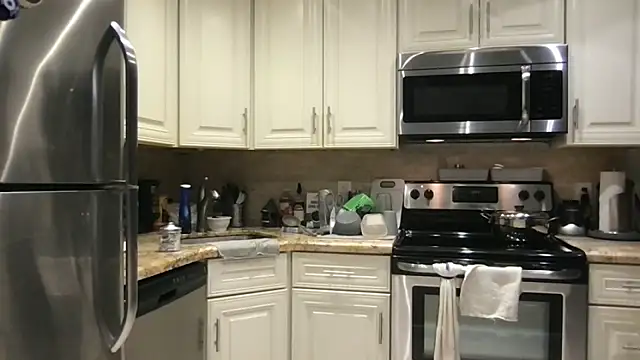 Snapshot of BigGuyMuscle chatting on 23, 11, 2025 BigGuyMuscle online show from 23, 11, 2025