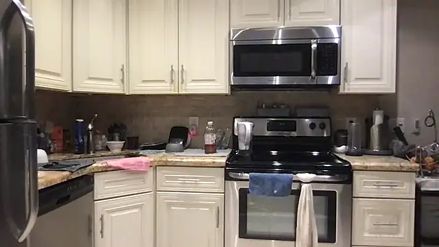 Snapshot of BigGuyMuscle chatting on 13, 12, 2025 BigGuyMuscle online show from 13, 12, 2025