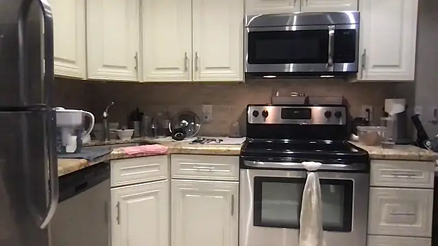 Snapshot of BigGuyMuscle chatting on 15, 12, 2025 BigGuyMuscle online show from 15, 12, 2025