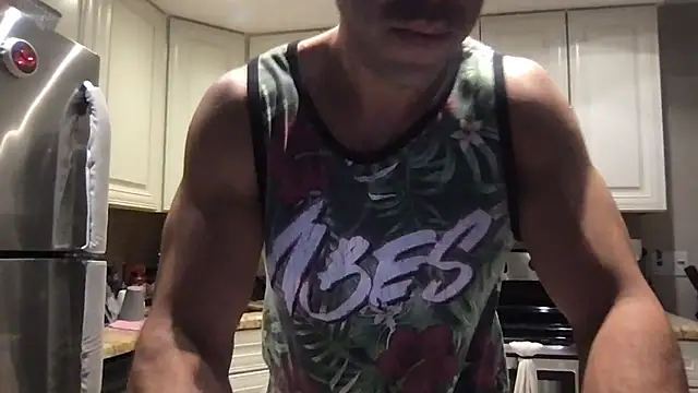 Snapshot of BigGuyMuscle chatting on 18, 12, 2025 BigGuyMuscle online show from 18, 12, 2025