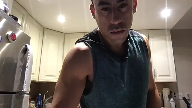 Snapshot of BigGuyMuscle chatting on 22, 12, 2025 BigGuyMuscle online show from 22, 12, 2025