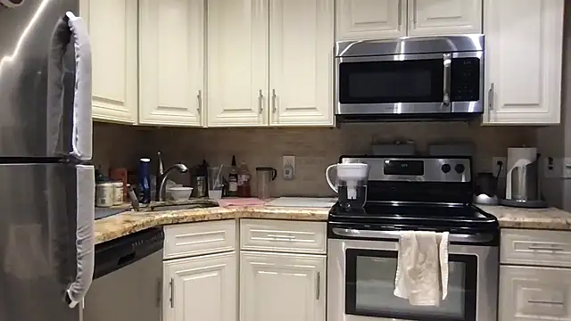 Snapshot of BigGuyMuscle chatting on 22, 12, 2025 BigGuyMuscle online show from 22, 12, 2025