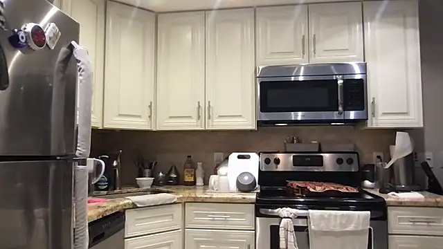 Snapshot of BigGuyMuscle chatting on 17, 2, 2026 BigGuyMuscle online show from 17, 2, 2026