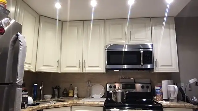 Snapshot of BigGuyMuscle chatting on 4, 3, 2026 BigGuyMuscle online show from 4, 3, 2026