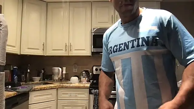 Snapshot of BigGuyMuscle chatting on 30, 3, 2026 BigGuyMuscle online show from 30, 3, 2026