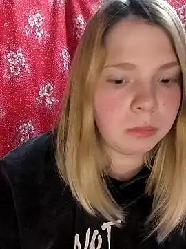 Snapshot of Zuli_Kiska chatting on 14, 3, 2025 Zuli Kiska online show from 14, 3, 2025