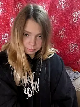 Snapshot of Zuli_Kiska chatting on 23, 10, 2025 Zuli Kiska online show from 23, 10, 2025