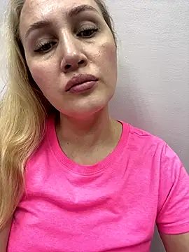 YourBlondee online show from 4, 12, 2024