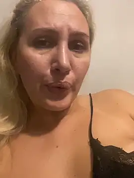 YourBlondee online show from 13, 10, 2025