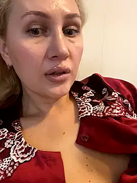 YourBlondee online show from 5, 11, 2025