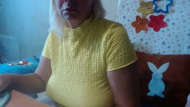 Snapshot of QueenLana chatting on 12, 9, 2025 QueenLana online show from 12, 9, 2025