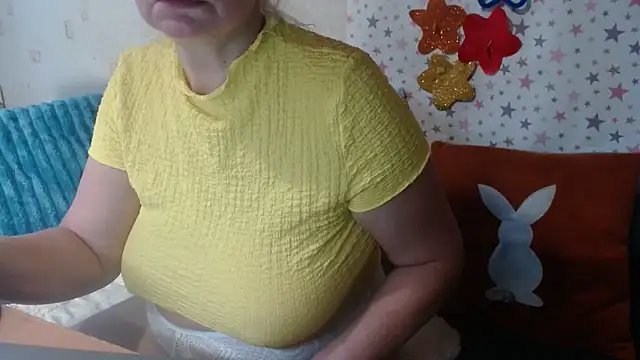 Snapshot of QueenLana chatting on 11, 11, 2025 QueenLana online show from 11, 11, 2025