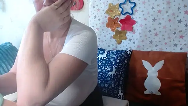 Snapshot of QueenLana chatting on 14, 12, 2025 QueenLana online show from 14, 12, 2025