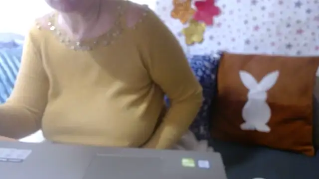 Snapshot of QueenLana chatting on 17, 12, 2025 QueenLana online show from 17, 12, 2025