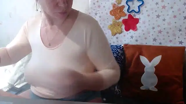 Snapshot of QueenLana chatting on 6, 1, 2026 QueenLana online show from 6, 1, 2026