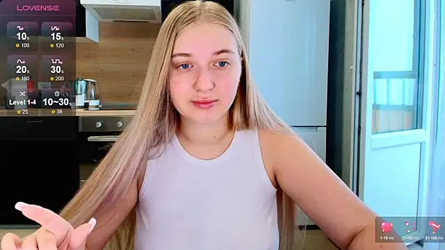 Adr1ana  online show from 4, 10, 2025