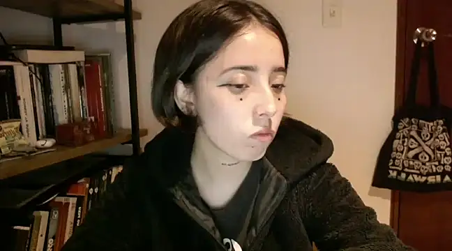 Snapshot of babyluna_8_8 chatting on 4, 3, 2025 babyluna 8 8 online show from 4, 3, 2025