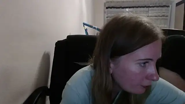 Snapshot of PeterAndJen chatting on 13, 9, 2025 PeterAndJen online show from 13, 9, 2025
