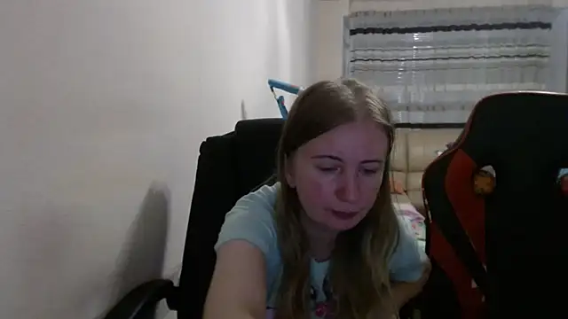 Snapshot of PeterAndJen chatting on 15, 9, 2025 PeterAndJen online show from 15, 9, 2025