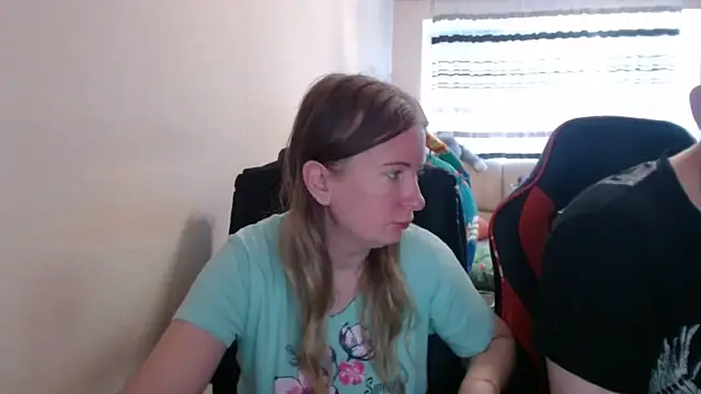 Snapshot of PeterAndJen chatting on 16, 9, 2025 PeterAndJen online show from 16, 9, 2025