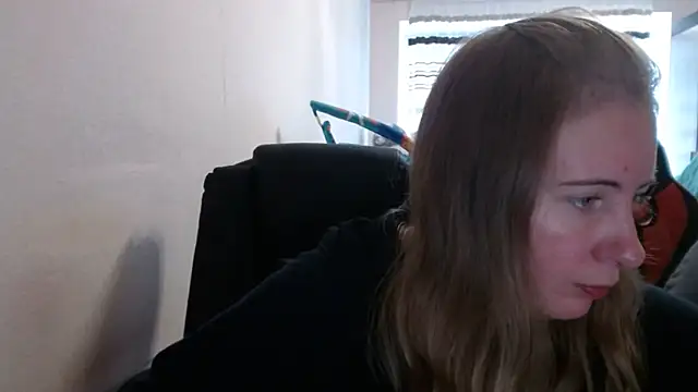 Snapshot of PeterAndJen chatting on 21, 9, 2025 PeterAndJen online show from 21, 9, 2025