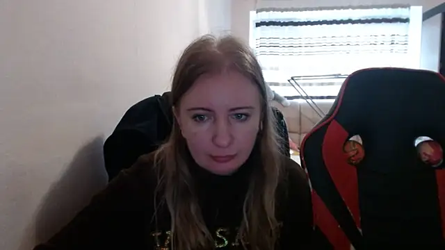 Snapshot of PeterAndJen chatting on 4, 10, 2025 PeterAndJen online show from 4, 10, 2025
