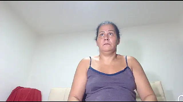 Snapshot of womancute chatting on 5, 1, 2025 womancute online show from 5, 1, 2025