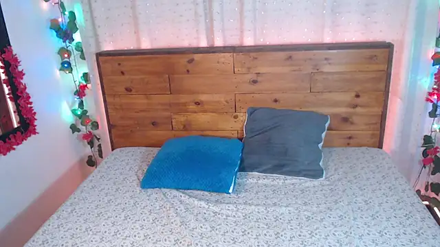 NikkieMilky online show from 10, 3, 2026