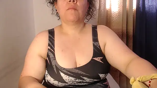 Snapshot of agathamiller01 chatting on 2, 4, 2026 agathamiller01 online show from 2, 4, 2026