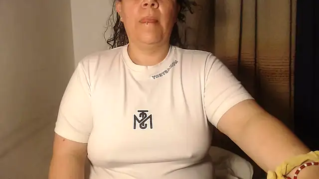 Snapshot of agathamiller01 chatting on 29, 4, 2026 agathamiller01 online show from 29, 4, 2026