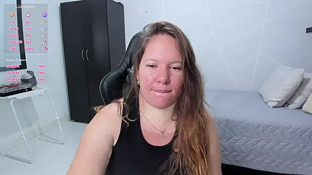 Snapshot of tamy_shine87 chatting on 14, 10, 2025 tamy shine87 online show from 14, 10, 2025