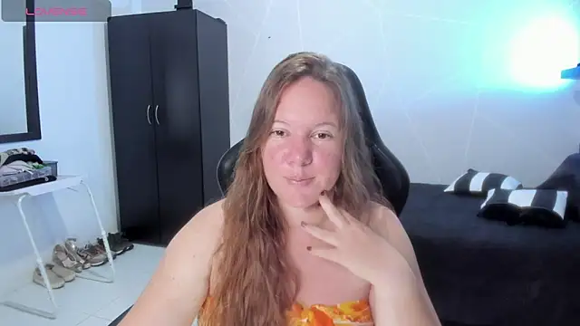 Snapshot of tamy_shine87 chatting on 17, 11, 2025 tamy shine87 online show from 17, 11, 2025